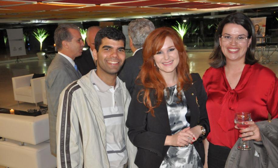 Fomento Paraná comemora 15 anos Colaboradores da instituição participam da cerimônia comemorativa.