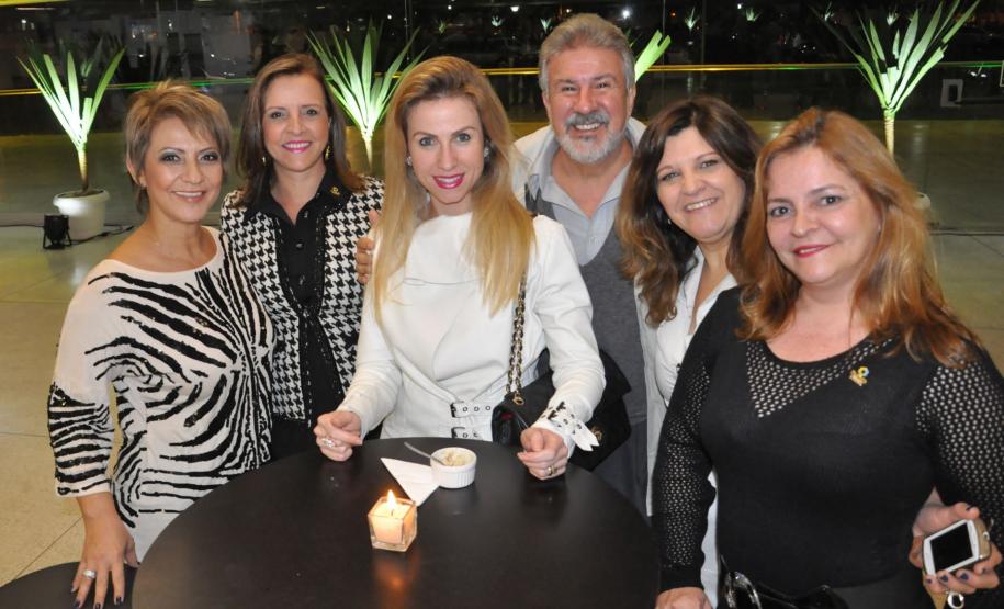 Fomento Paraná comemora 15 anos Colaboradores da instituição participam da cerimônia comemorativa.