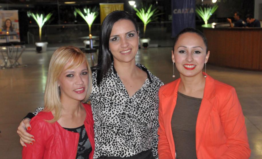 Fomento Paraná comemora 15 anos Colaboradores da instituição participam da cerimônia comemorativa.