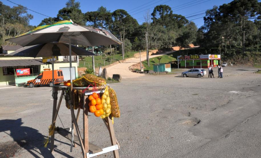 A Prefeitura de Quatro Barras, na Região Metropolitana de Curitiba trabalha nas obras de pavimentação de um trecho de 6,5 quilômetros da Estrada do Palmitalzinho.