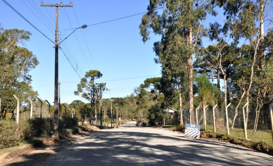 A Prefeitura de Quatro Barras, na Região Metropolitana de Curitiba trabalha nas obras de pavimentação de um trecho de 6,5 quilômetros da Estrada do Palmitalzinho.