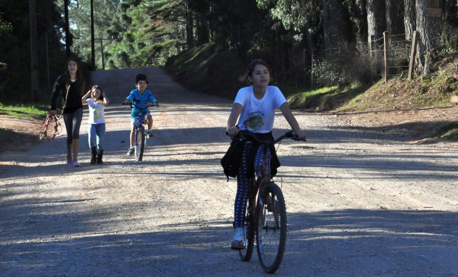 A Prefeitura de Quatro Barras, na Região Metropolitana de Curitiba trabalha nas obras de pavimentação de um trecho de 6,5 quilômetros da Estrada do Palmitalzinho.