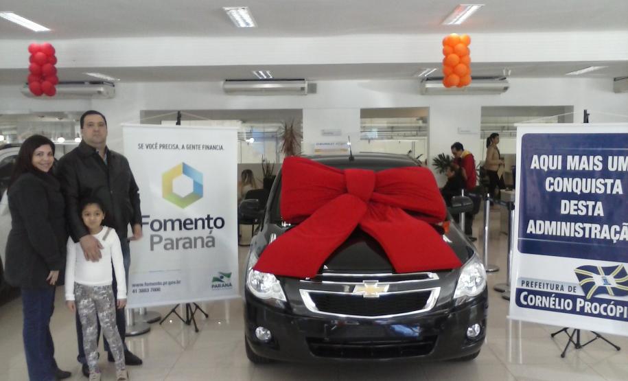 Cornélio Procópio tem segundo táxi financiado pela Fomento Paraná O motorista de táxi Marcos Roberto Zandoná é o segundo profissional de Cornélio Procópio, no norte pioneiro do estado, a obter um financiamento da Fomento Paraná na linha Taxistas.