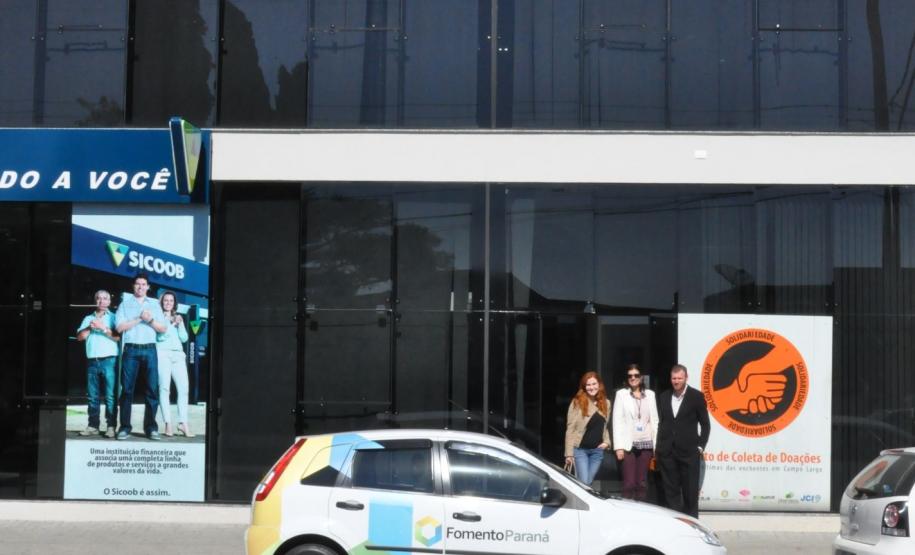Fomento Paraná divulga linhas de crédito na região metropolitana de Curitiba Técnicos da Fomento Paraná estão percorrendo a região metropolitana de Curitiba (RMC) para divulgar as linhas de crédito de baixo custo disponibilizadas pela instituição para apoiar empreendedores. Na manhã desta quinta-feira (7), a equipe esteve em Campo Largo, onde se reuniram com representantes da Associação Comercial e Industrial de Campo Largo e com taxistas.