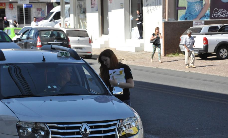 Fomento Paraná divulga linhas de crédito na região metropolitana de Curitiba Técnicos da Fomento Paraná estão percorrendo a região metropolitana de Curitiba (RMC) para divulgar as linhas de crédito de baixo custo disponibilizadas pela instituição para apoiar empreendedores. Na manhã desta quinta-feira (7), a equipe esteve em Campo Largo, onde se reuniram com representantes da Associação Comercial e Industrial de Campo Largo e com taxistas.