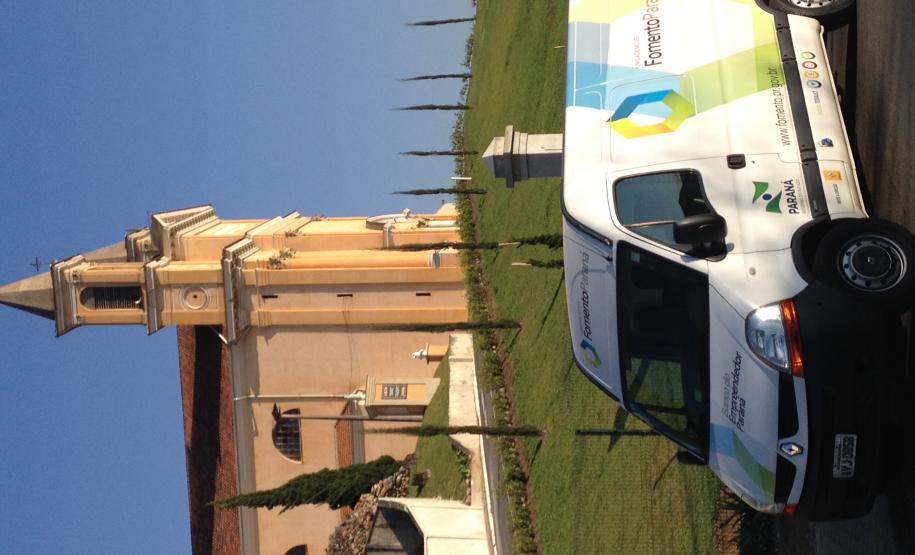 Equipes da Fomento Paraná seguem percorrendo municípios da região metropolitana de Curitiba para divulgar linhas de crédito de baixo custo para apoiar empreendedores de micro, pequeno e médio porte. Na segunda-feira (11), a equipe esteve em Colombo e nesta terça a equipe esteve em Araucária e Almirante Tamandaré.