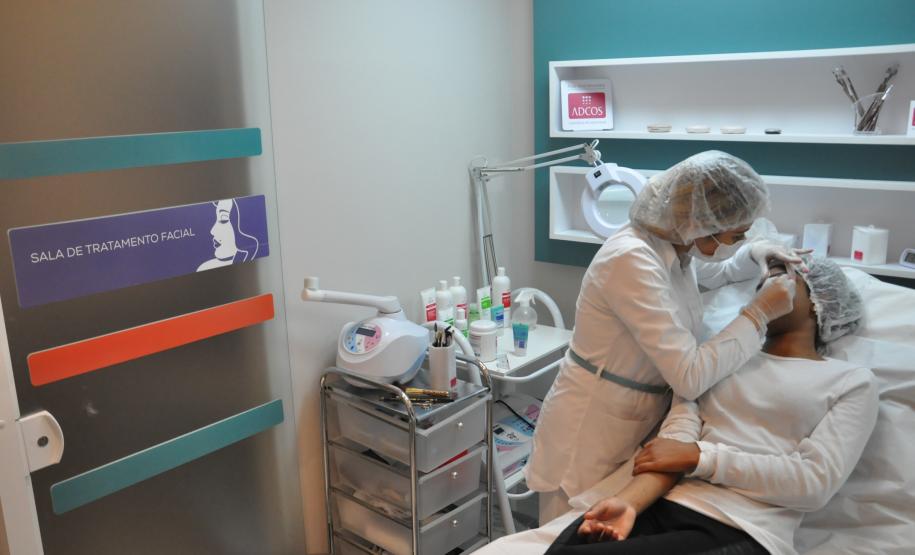 Financiamento que viabilizou a instalação do primeiro espaço dedicado somente a tratamentos faciais de Curitiba já gera lucros. E o empreendedor já contratou mais duas pessoas para atender à clientela, que não para de crescer.