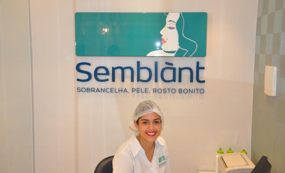 Recém formada no curso de estética, Bruna Ramos, que antes trabalhava com maquiagem de forma autônoma agora atua na Semblànt. “Aqui na clínica trabalho com novas atividades de estética, que complementam meu aprendizado.