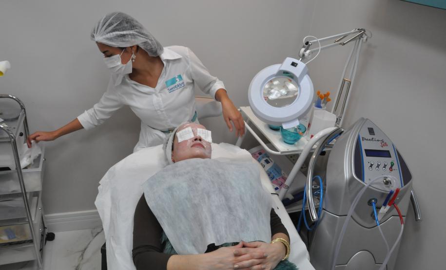 Financiamento que viabilizou a instalação do primeiro espaço dedicado somente a tratamentos faciais de Curitiba já gera lucros. E o empreendedor já contratou mais duas pessoas para atender à clientela, que não para de crescer.