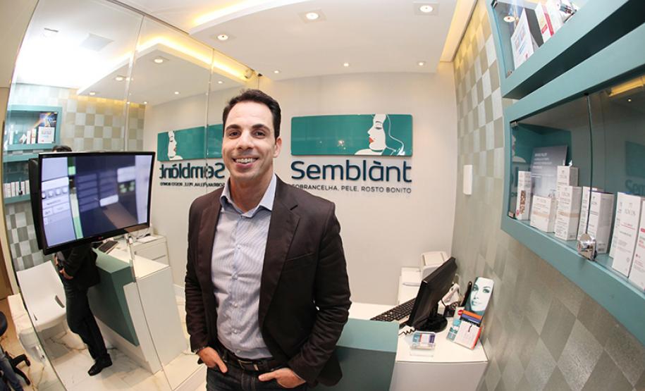 Financiamento que viabilizou a instalação do primeiro espaço dedicado somente a tratamentos faciais de Curitiba já gera lucros. E o empreendedor já contratou mais duas pessoas para atender à clientela, que não para de crescer.