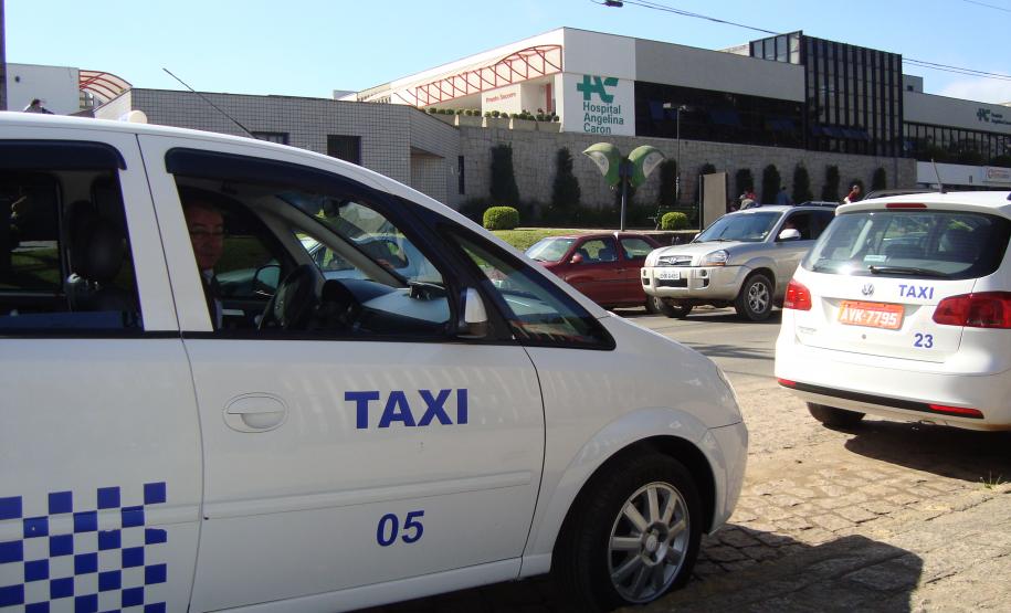 Nesta terça-feira (19) pela manhã, técnicos da Fomento Paraná estiveram em Campina Grande do Sul, onde conversaram com taxistas para divulgar a linha especial para o segmento.