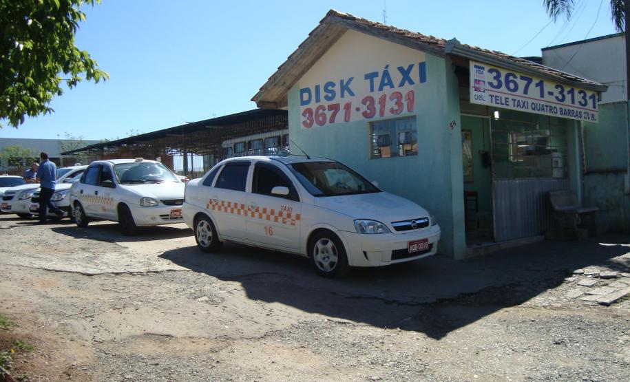 Em Quatro Barras, foram realizados contatos para divulgação da linha Taxista junto a permissionários nos pontos de táxi.