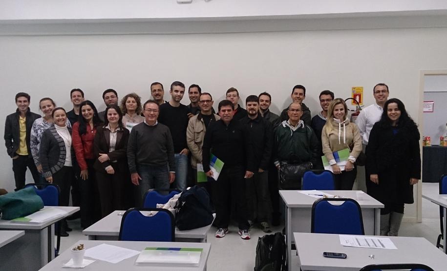 A equipe da Fomento Paraná recebeu o treinamento presencial do Banco Nacional de Desenvolvimento Econômico e Social (BNDES) na última semana. As aulas foram realizadas na Escola de Administração Tributária (ESAT), em Curitiba.