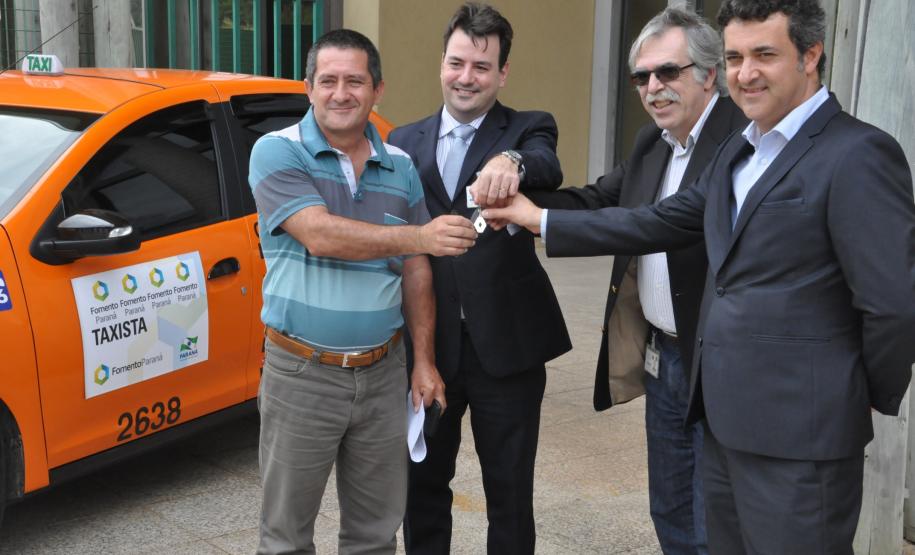 O modelo foi o escolhido pelo motorista curitibano Genesis Fernandes Faria, que participou nesta quarta-feira (1) da entrega simbólica do veículo e de uma visita ao Complexo Ayrton Senna, em São José dos Pinhais.