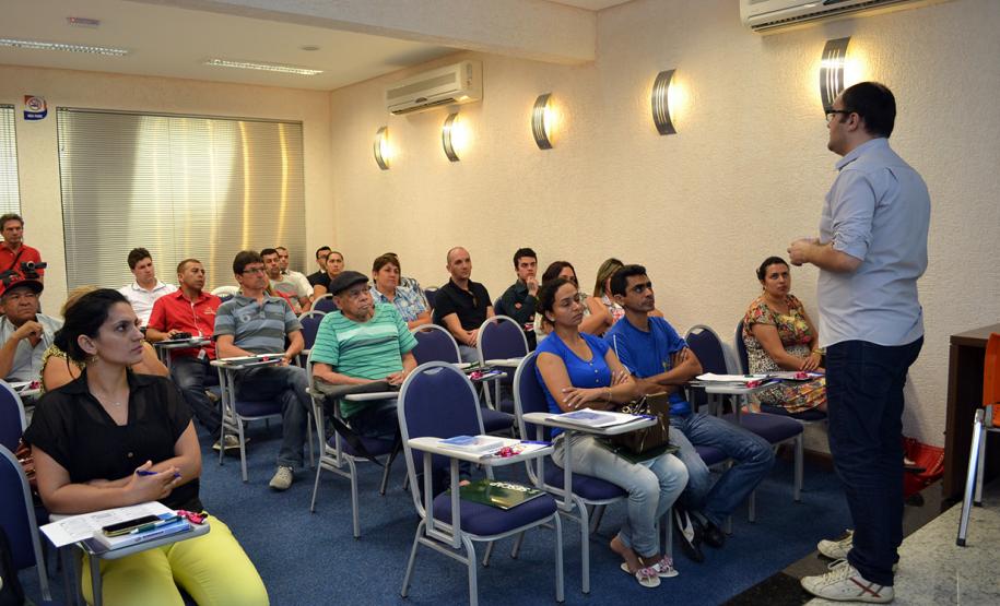 Técnicos da Fomento Paraná apresentaram as linhas de crédito de baixo custo da instituição aos microempreendedores de Paranaguá.