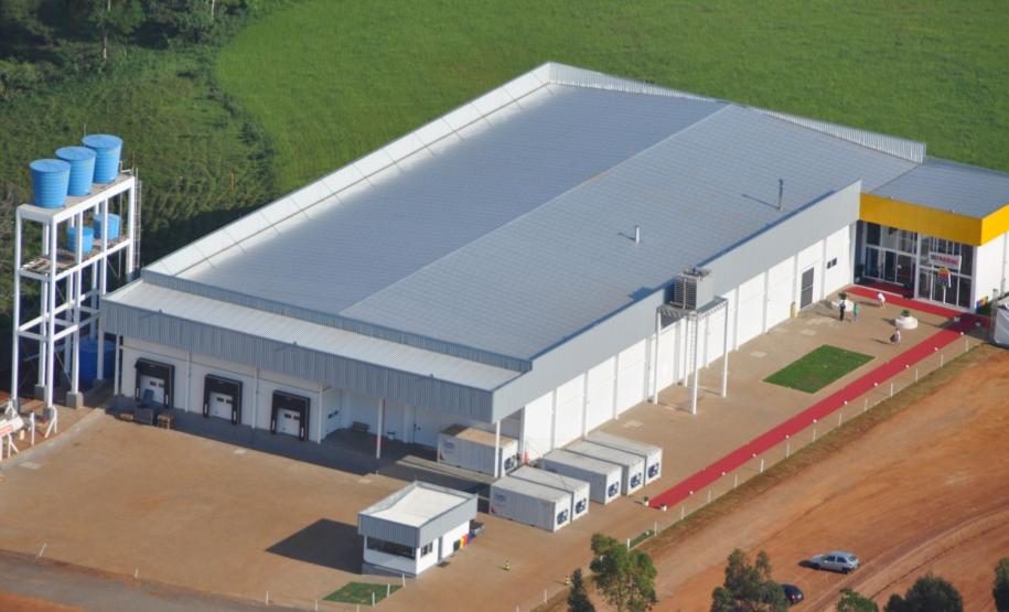 Cliente Fomento Paraná é destaque da revista Veja Vista aérea da nova fábrica de sorvetes da marca Los Paleteros, em Barracão, no Sudoeste do Paraná, que obteve financiamento da Fomento Paraná.