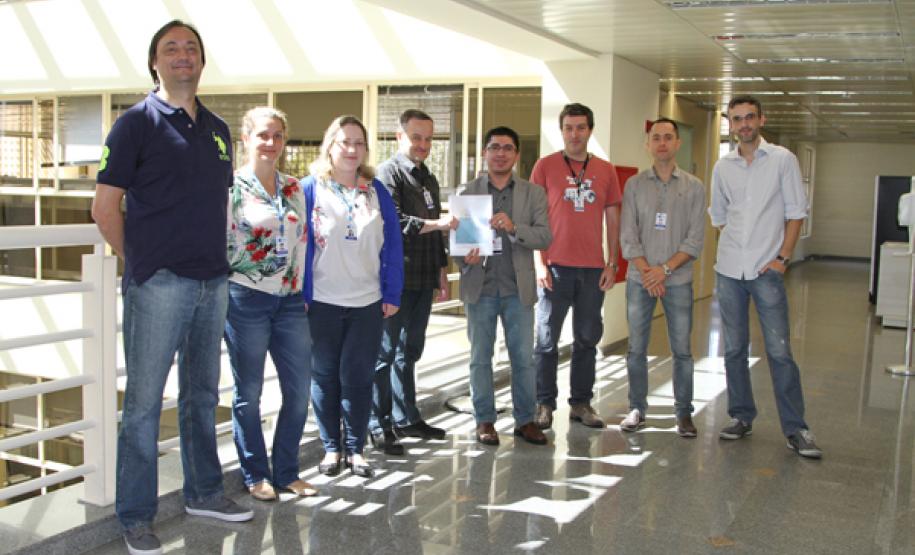 Celepar e Fomento Paraná reestruturam padrão visual do portal de serviços FomentoNet A Fomento Paraná está estreando um novo padrão visual do portal de serviços da instituição, o FomentoNet. O modelo foi desenvolvido em parceria pelas equipes da Celepar e da gerência de Tecnologia da Informação da Fomento Paraná.