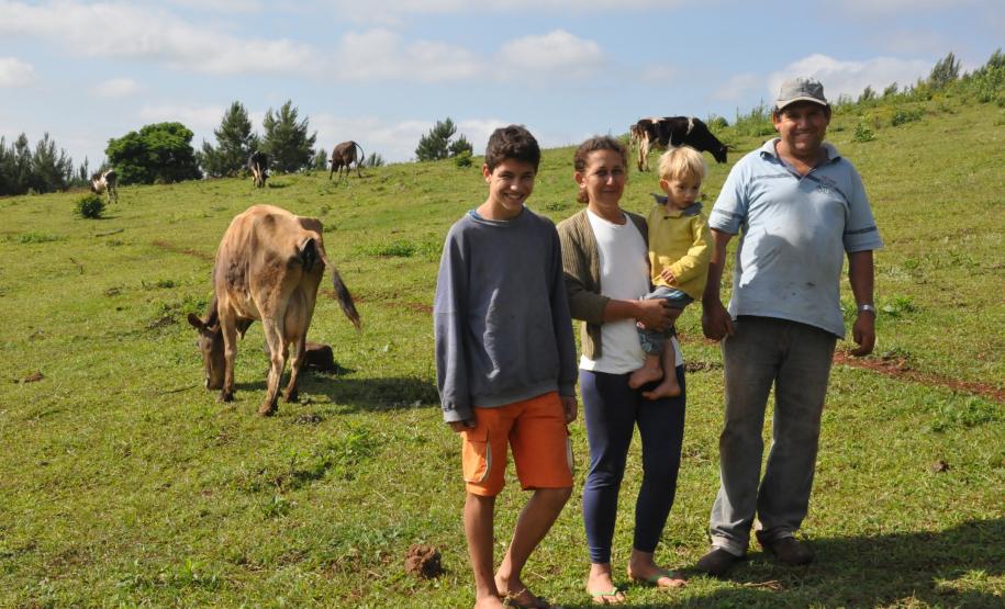 Irene Giteski Ferreira, agricultora de Porto Barreiro, financiou duas vacas pelo Paraná Juro Zero, da Fomento Paraná.