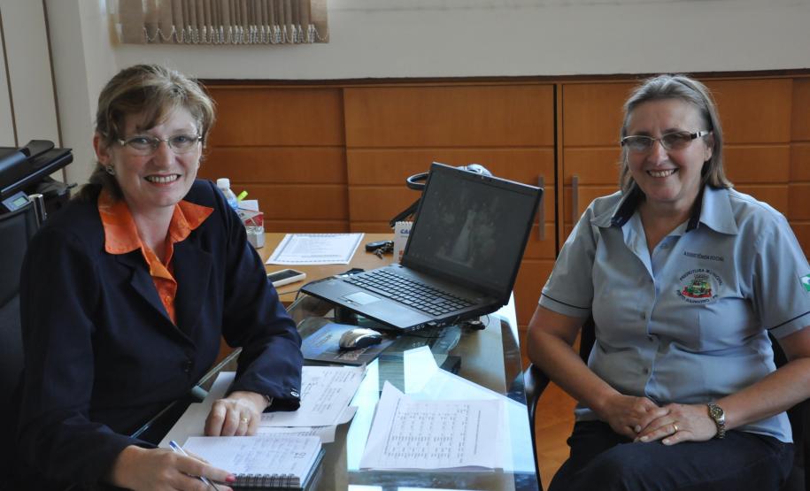 Prefeita de Porto Barreiro, Marinez Baldin Crotti e a secretária de assistência social local, Vanete Maria da Rosa. "Crédito da Fomento Paraná é muito importante para o município", afirma a prefeita.