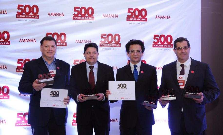 Fomento Paraná é novamente destaque entre as maiores empresas do Paraná e do sul Dirigentes de empresas públicas paranaenses recebem o prêmio da revista Amanhã.