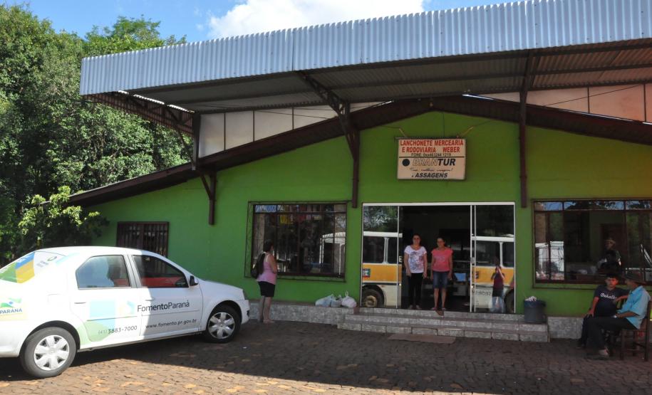 Após inundação, empreendedores de Sulina mantêm negócios com apoio da Fomento Paraná Soeli Weber Schechlesk, da rodoviária de Sulina. Financiamento da Fomento Paraná ajudou na recuperação de estabelecimentos atingidos pelas enchentes em junho de 2014.