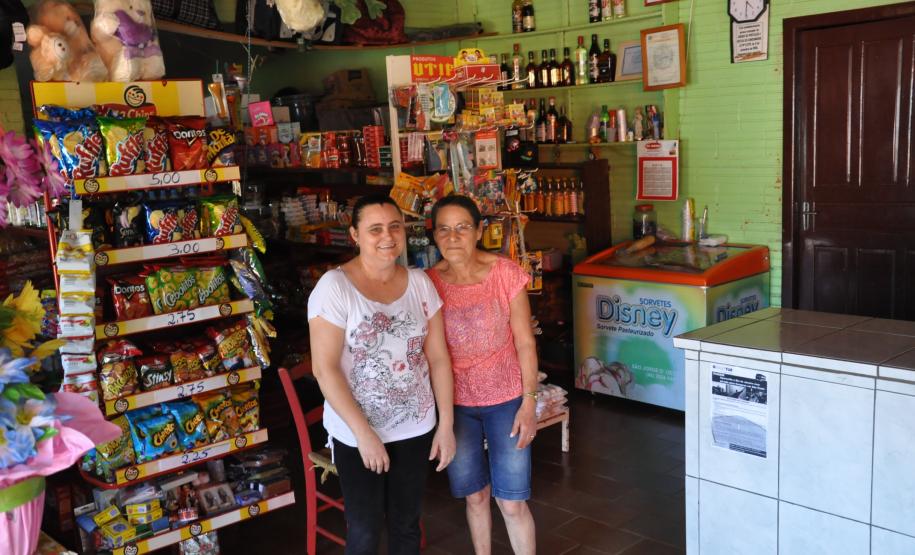 Após inundação, empreendedores de Sulina mantêm negócios com apoio da Fomento Paraná Soeli Weber Schechlesk, da rodoviária de Sulina. Financiamento da Fomento Paraná ajudou na recuperação de estabelecimentos atingidos pelas enchentes em junho de 2014.