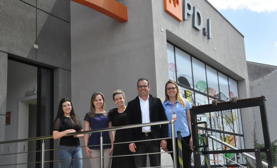 Crédito ajuda distribuidora a inovar e desenvolver marca própria de medicamentos A Fomento Paraná e a distribuidora de medicamentos curitibana Nunesfarma assinaram nesta quarta-feira (12) um contrato de financiamento de R$ 3,9 milhões pela linha Inovacred. Este é o segundo contrato nesta linha que a Fomento Paraná assina em 2014.