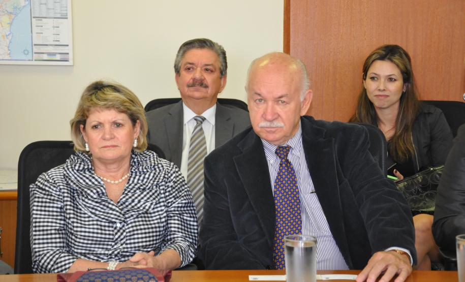 Crédito ajuda distribuidora a inovar e desenvolver marca própria de medicamentos A Fomento Paraná e a distribuidora de medicamentos curitibana Nunesfarma assinaram nesta quarta-feira (12) um contrato de financiamento de R$ 3,9 milhões pela linha Inovacred. Este é o segundo contrato nesta linha que a Fomento Paraná assina em 2014.