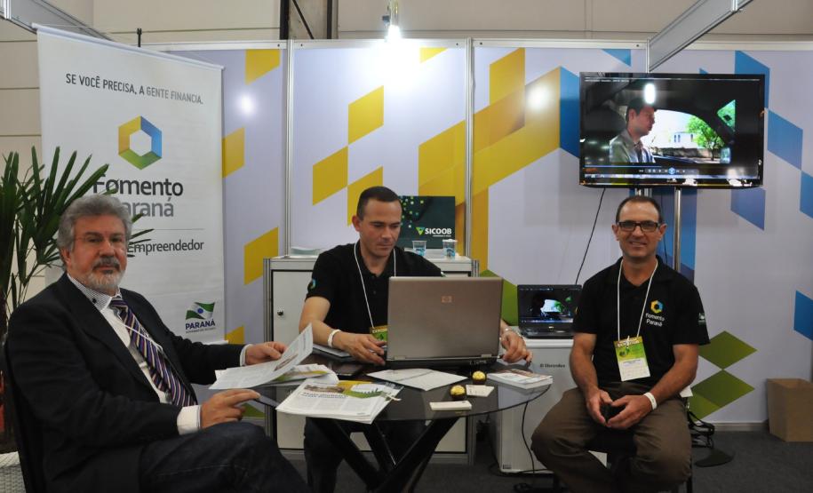 Fomento Paraná leva linhas de crédito para empreendedores na XXIV Convenção da Faciap A Fomento Paraná está participando da XXIV Convenção da Federação das Associações Comerciais e Industriais do Paraná - Faciap, que está sendo realizada no Hotel Recanto, em Foz do Iguaçu, de 19 a 21 de dezembro. O evento reúne cerca 1,3 mil empresários e líderes dos mais diversos setores organizados do Estado de outras regiões do País.
