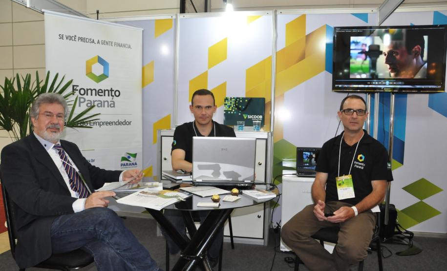 Fomento Paraná leva linhas de crédito para empreendedores na XXIV Convenção da Faciap A Fomento Paraná está participando da XXIV Convenção da Federação das Associações Comerciais e Industriais do Paraná - Faciap, que está sendo realizada no Hotel Recanto, em Foz do Iguaçu, de 19 a 21 de dezembro. O evento reúne cerca 1,3 mil empresários e líderes dos mais diversos setores organizados do Estado de outras regiões do País.