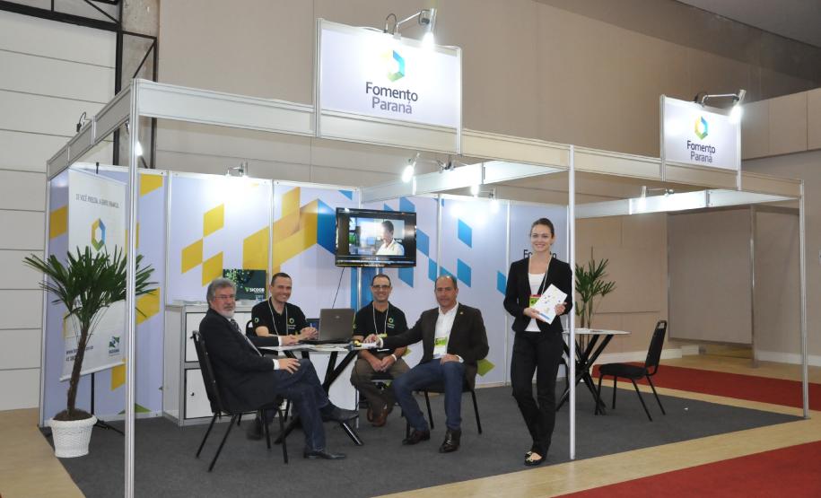 Fomento Paraná leva linhas de crédito para empreendedores na XXIV Convenção da Faciap A Fomento Paraná está participando da XXIV Convenção da Federação das Associações Comerciais e Industriais do Paraná - Faciap, que está sendo realizada no Hotel Recanto, em Foz do Iguaçu, de 19 a 21 de dezembro. O evento reúne cerca 1,3 mil empresários e líderes dos mais diversos setores organizados do Estado de outras regiões do País.