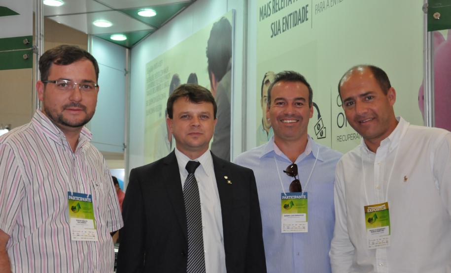 Fomento Paraná leva linhas de crédito para empreendedores na XXIV Convenção da Faciap A Fomento Paraná está participando da XXIV Convenção da Federação das Associações Comerciais e Industriais do Paraná - Faciap, que está sendo realizada no Hotel Recanto, em Foz do Iguaçu, de 19 a 21 de dezembro. O evento reúne cerca 1,3 mil empresários e líderes dos mais diversos setores organizados do Estado de outras regiões do País.