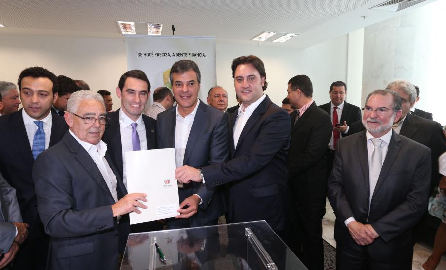 Campo Largo, Affonso Huimarães.