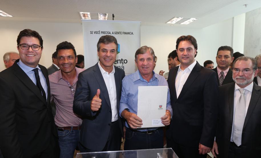 Porto Amazonas, Ademir Schuhli.