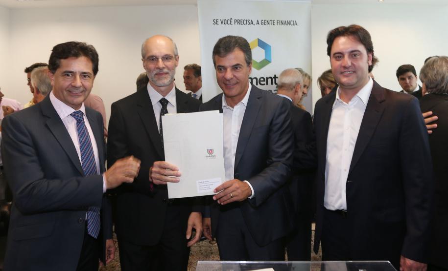 Santa Amélia, Jarbas Carnelossi.