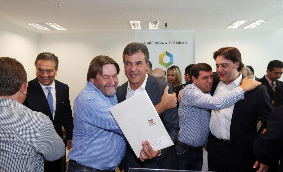 Teixeira Soares, Ivanor Muller.