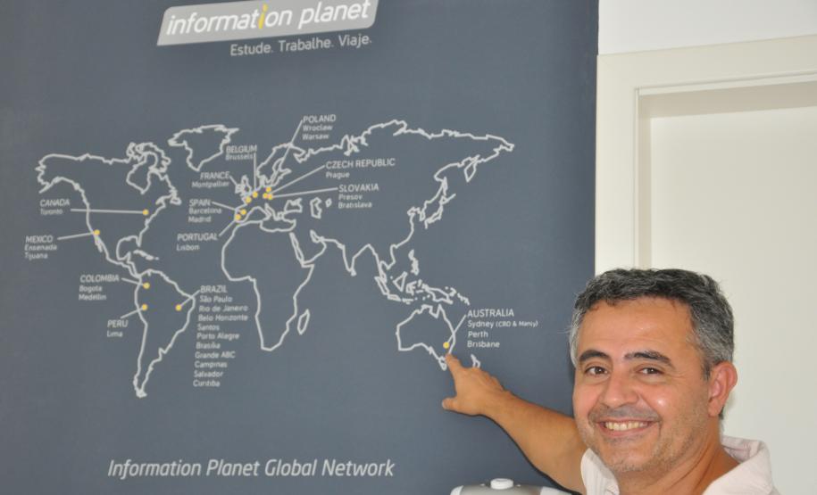 Milhares de pequenos negócios cresceram e se fortaleceram no Estado, nos últimos quatro anos, com apoio da Fomento Paraná. É o caso de Julio Neto e Valtemir "Mineiro" Soares, sócios da Information Planet, de Curitiba.