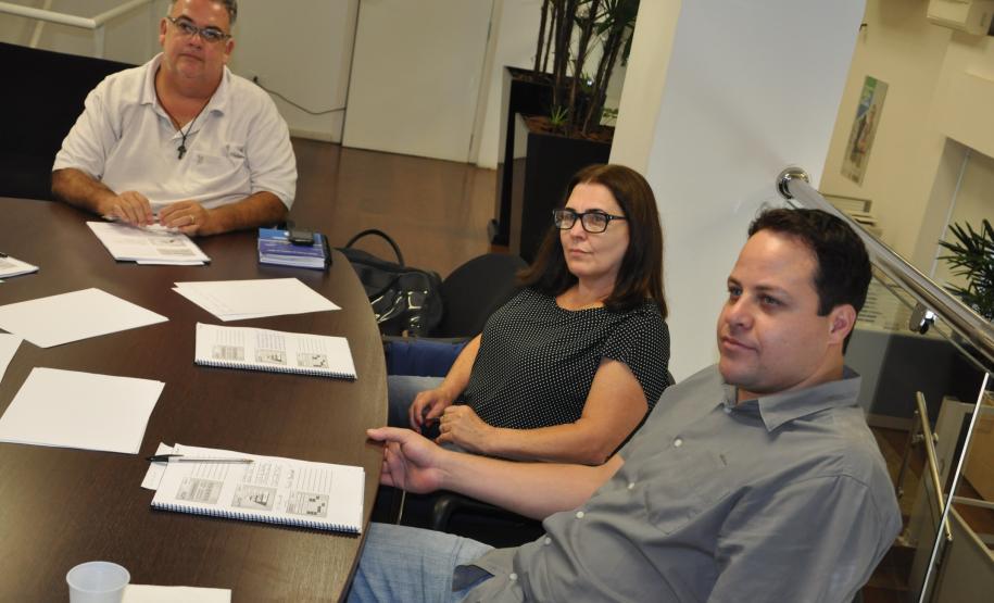 Novos agentes de Curitiba, Carlópolis, Mangueirinha, Quatro Barras e Santo Antônio da Platina participam de uma turma especial de treinamento nesta semana na sede da Fomento Paraná.