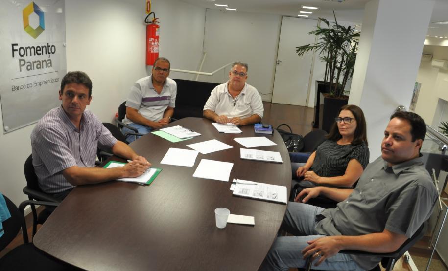 Novos agentes de Curitiba, Carlópolis, Mangueirinha, Quatro Barras e Santo Antônio da Platina participam de uma turma especial de treinamento nesta semana na sede da Fomento Paraná.