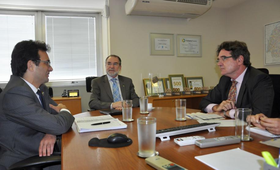 O presidente da Fomento Paraná, Juraci Barbosa, reuniu-se nesta quarta-feira (1/4), com o secretário executivo da ABDE – Associação Brasileira de Desenvolvimento, Marco Antonio Albuquerque de Araujo Lima, e a gerente técnico-operacional Cristiane Viturino.