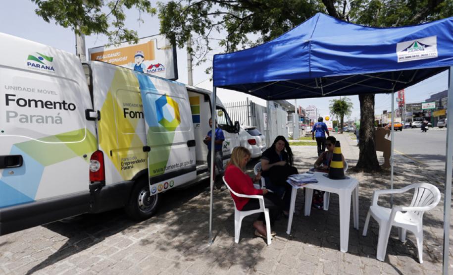 Fomento Paraná e ACP promovem ação conjunta nos bairros de Curitiba.