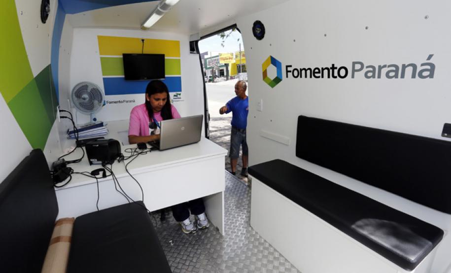 Fomento Paraná e ACP promovem ação conjunta nos bairros de Curitiba.