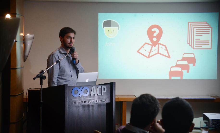 Os jovens empreendedores Vitor Flores, Jefferson Jess, Ivan Chagas, Dan Queirolo e George Christofis Neto, que venceram as três categorias do concurso Minha Ideia Muda o Mundo, lançado pelo Conselho de Jovens Empresários da Associação Comercial do Paraná, receberam os prêmios individuais em evento realizado nesta terça (7/4). A Fomento Paraná é uma das patrocinadoras deste concurso.