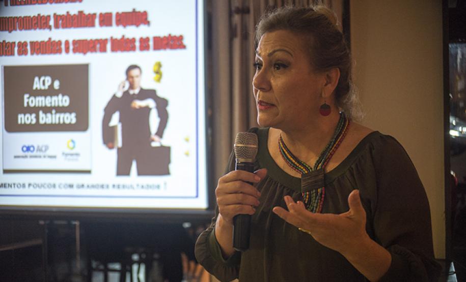 Comerciantes do bairro Hauer, em Curitiba, participaram de jantar oferecido em conjunto pela Associação Comercial do Paraná e Fomento Paraná, na quinta (10/4), em comemoração ao encerramento da ação “Fomento e ACP nos Bairros”, evento que leva à população local e empresários informações sobre serviços e produtos fornecidos pelas respectivas entidades.