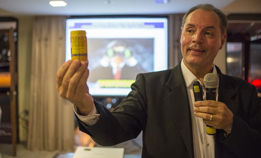 Comerciantes do bairro Hauer, em Curitiba, participaram de jantar oferecido em conjunto pela Associação Comercial do Paraná e Fomento Paraná, na quinta (10/4), em comemoração ao encerramento da ação “Fomento e ACP nos Bairros”, evento que leva à população local e empresários informações sobre serviços e produtos fornecidos pelas respectivas entidades.