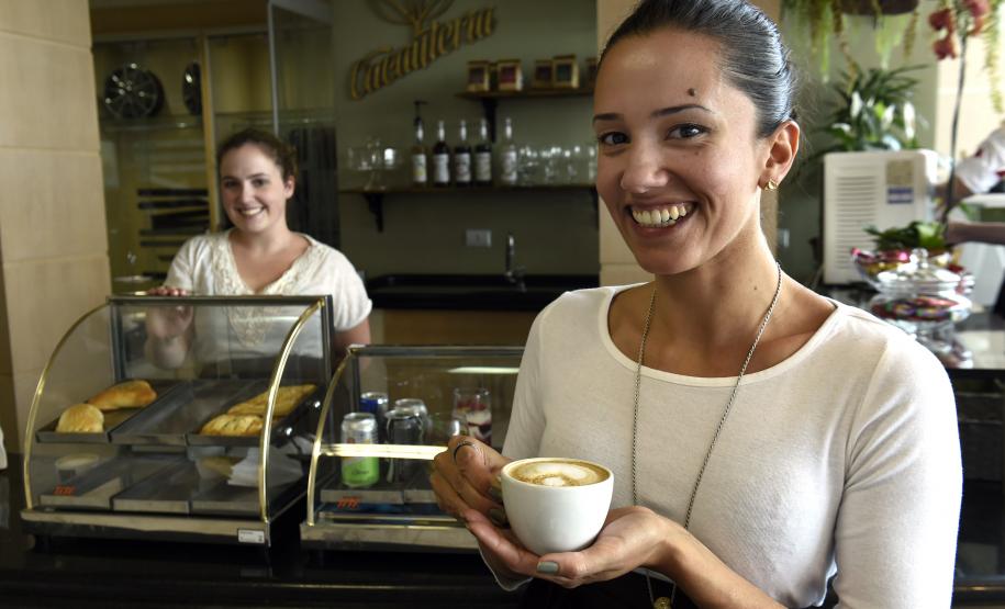 A Fomento do Paraná, por meio do Microcrédito, financiou a implantação do Café Cacauteria, da empreendedora Priscila Pereira Marques, na revendedora de automóveis Honda Prixx na Av. Mario Tourinho, 1153, em Curitiba.