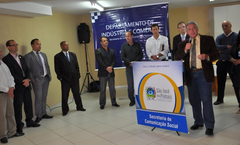 São José dos Pinhais inaugura Sala do Empreendedor Luiz Carlos Setim, prefeito de São José dos Pinhais, discursa durante a inauguração da Sala do Empreendedor do município.