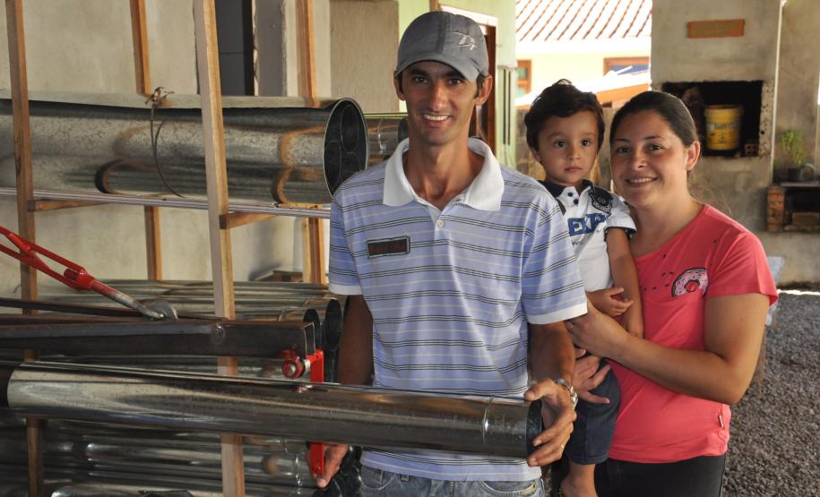 Com espírito empreendedor Maguelniski decidiu ter fabricação própria de calhas e foi por meio da Fomento Paraná, instituição financeira de desenvolvimento do Governo do Estado, que ele conseguiu um financiamento para comprar uma máquina dobradeira e outra para fazer canos galvanizados (de alumínio e inox).