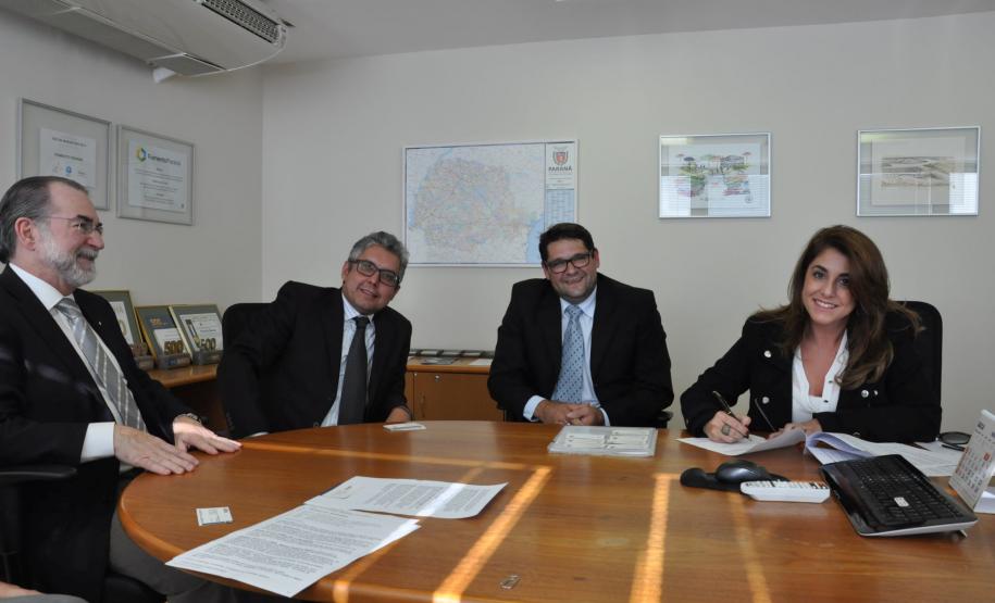 A empresa Isotron, que desenvolve máquinas e equipamentos para microsoldagem, vai desenvolver um novo módulo de solda a ponto para equipamentos industriais dos setores de eletroeletrônica, autopeças e metalmecânica.