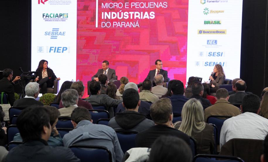 O analista de desenvolvimento da Fomento Paraná Richer de Andrade Matos, participou de com um talk show sobre crédito, que foi mediado pela jornalista da TV Globo e Rede CBN, Mara Luquet, durante o Encontro das Micro e Pequenas Indústrias do Paraná. A Fomento Paraná é uma das patrocinadoras do evento.